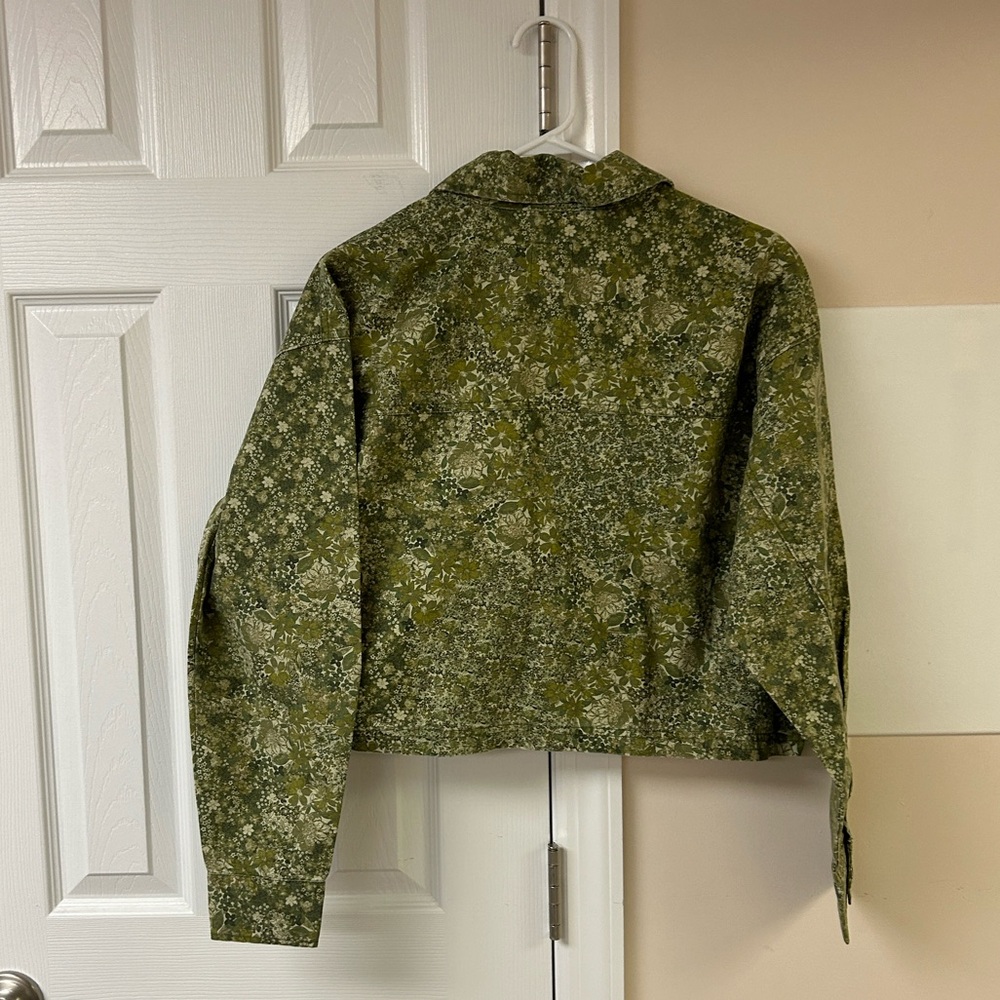 NEW Wild Fable Women's Casual Canvas Cropped Jacket Green Floral - Picture 6 of 7